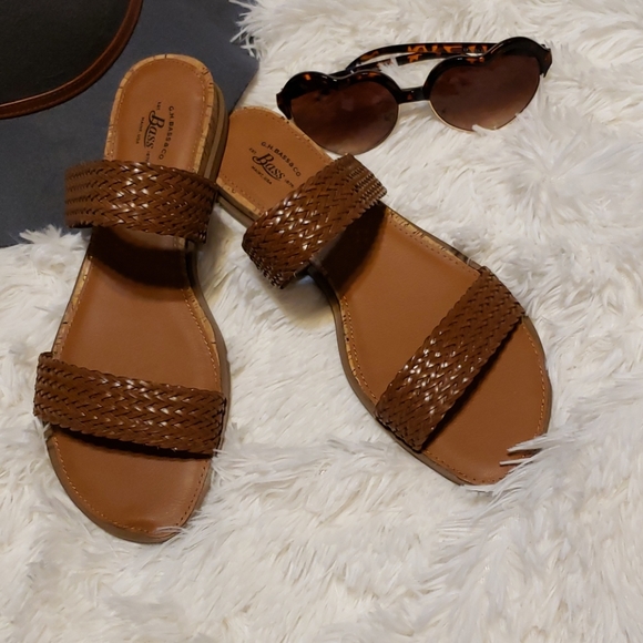 Sandals - Picture 2 of 3